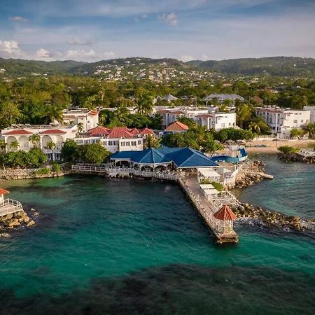 Lush Tropical Apartment Located In A 4-Star Resort Runaway Bay Buitenkant foto