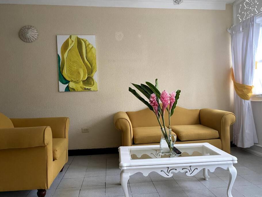 Lush Tropical Apartment Located In A 4-Star Resort Runaway Bay Buitenkant foto