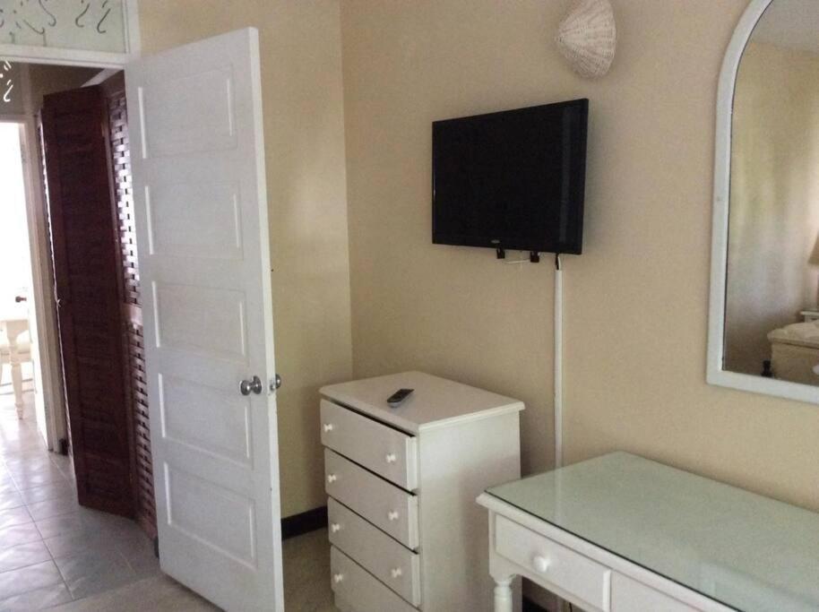 Lush Tropical Apartment Located In A 4-Star Resort Runaway Bay Buitenkant foto