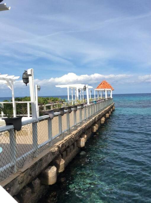 Lush Tropical Apartment Located In A 4-Star Resort Runaway Bay Buitenkant foto