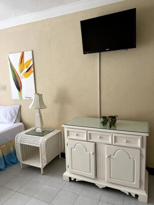 Lush Tropical Apartment Located In A 4-Star Resort Runaway Bay Buitenkant foto