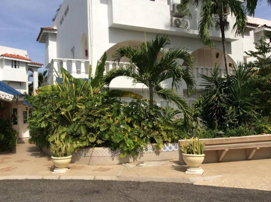 Lush Tropical Apartment Located In A 4-Star Resort Runaway Bay Buitenkant foto