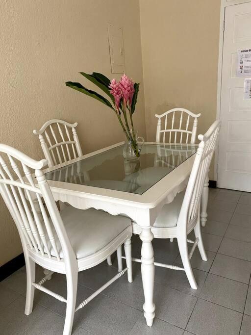 Lush Tropical Apartment Located In A 4-Star Resort Runaway Bay Buitenkant foto