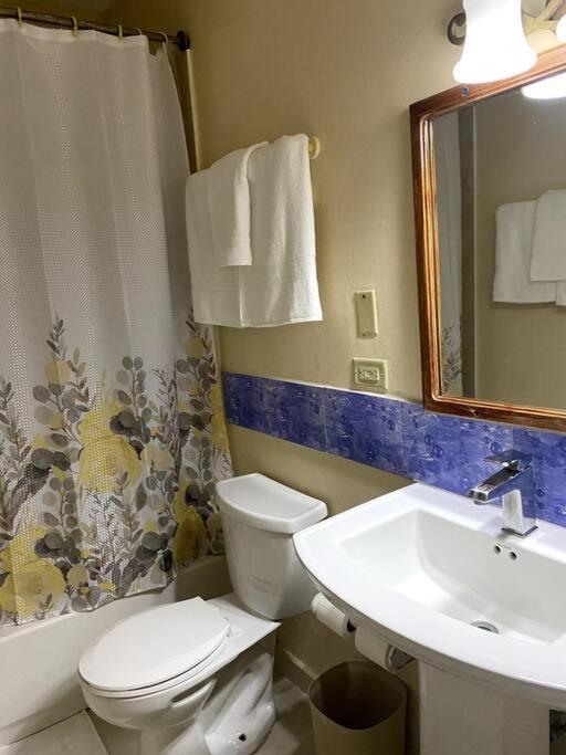 Lush Tropical Apartment Located In A 4-Star Resort Runaway Bay Buitenkant foto