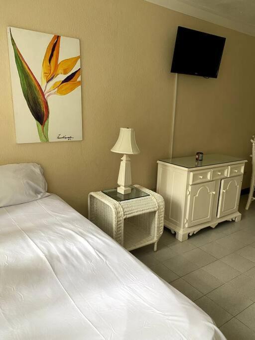 Lush Tropical Apartment Located In A 4-Star Resort Runaway Bay Buitenkant foto